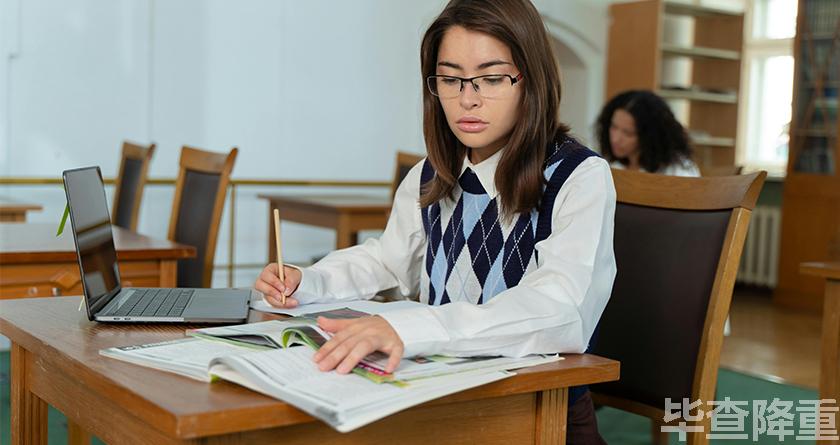 毕查降论文降重，毕查降论文改重，毕查降论文重复度一键降低