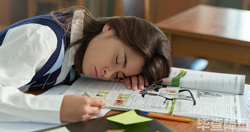 毕查降论文降重，毕查降论文改重，毕查降论文重复度一键降低